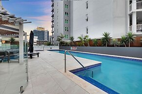 Premium 2BR CBD Apartment With River View Balcony