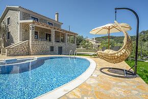 Luxury Villa Irida