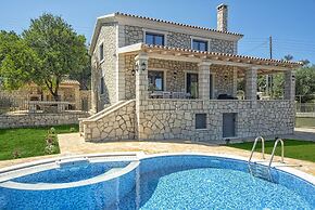 Luxury Villa Irida