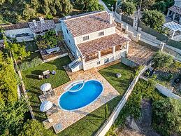 Luxury Villa Irida