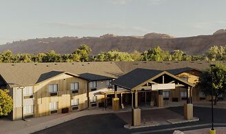 Slackline Moab, Outset Collection by Hilton