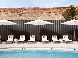 Slackline Moab, Outset Collection by Hilton