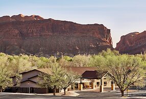 Slackline Moab, Outset Collection by Hilton