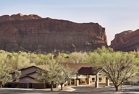 Slackline Moab, Outset Collection by Hilton