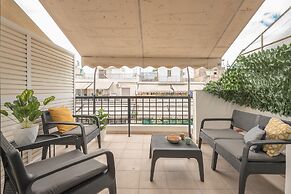 Live As A Greek in Athena