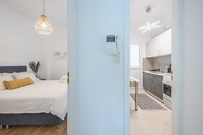 Live As A Greek in Athena