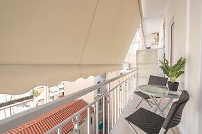 Live As A Greek in Athena