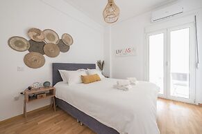 Live As A Greek in Athena