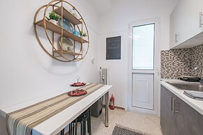 Live As A Greek in Athena