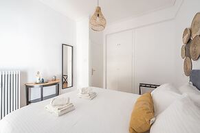 Live As A Greek in Athena