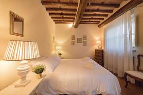 Donato Farmhouse Apartment With Pool