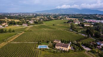 Donato Farmhouse Apartment With Pool
