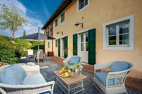 Donato Farmhouse Apartment With Pool