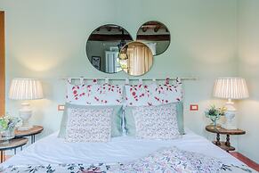 Donato Farmhouse Apartment With Pool