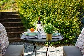 Donato Farmhouse Apartment With Pool