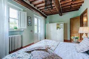 Donato Farmhouse Apartment With Pool
