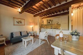 Donato Farmhouse Apartment With Pool
