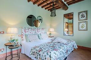 Donato Farmhouse Apartment With Pool