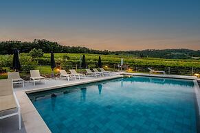 Donato Farmhouse Apartment With Pool