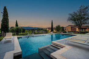 Donato Farmhouse Apartment With Pool