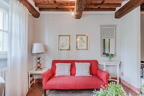 Donato Farmhouse Apartment With Pool