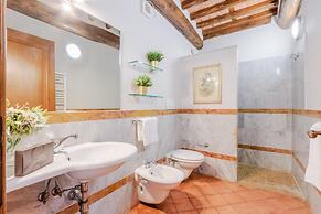 Donato Farmhouse Apartment With Pool