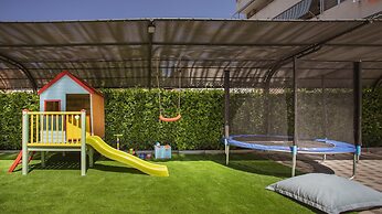 A2 - Luxury apt w Terrace, Gym, Jacuzzi & Sauna