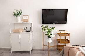 2ndhomes Modern Studio in the Center