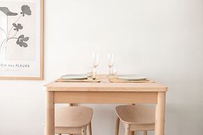 2ndhomes Modern Studio in the Center