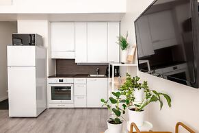 2ndhomes Modern Studio in the Center