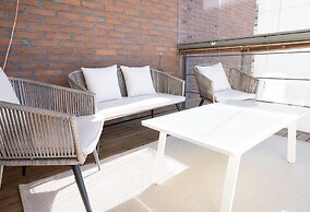 2ndhomes Deluxe Studio w Sauna & Balcony