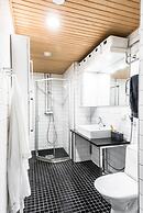 2ndhomes Deluxe Studio w Sauna & Balcony