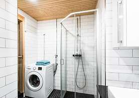 2ndhomes Deluxe Studio w Sauna & Balcony