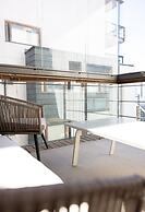 2ndhomes Deluxe Studio w Sauna & Balcony