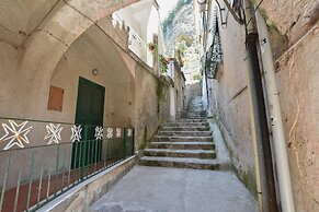 CARPEDIEM. Apartment with 59 steps-gradini. In the center of Amalfi at