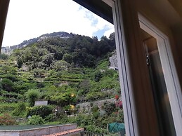 CARPEDIEM. Apartment with 59 steps-gradini. In the center of Amalfi at