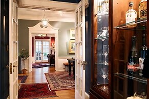 16 Elm Heritage Hotel