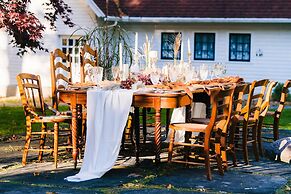 16 Elm Heritage Hotel