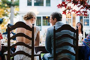 16 Elm Heritage Hotel