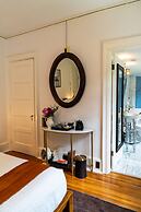 16 Elm Heritage Hotel