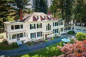 16 Elm Heritage Hotel