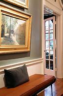 16 Elm Heritage Hotel