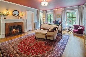 16 Elm Heritage Hotel