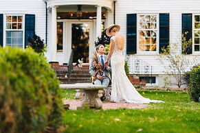 16 Elm Heritage Hotel