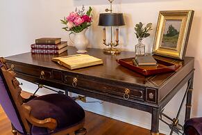 16 Elm Heritage Hotel