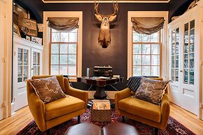 16 Elm Heritage Hotel