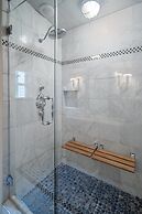 16 Elm Heritage Hotel