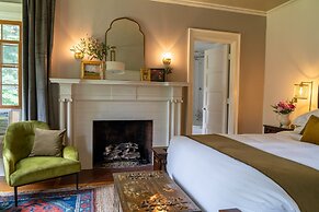 16 Elm Heritage Hotel