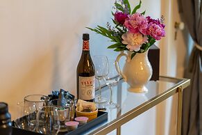 16 Elm Heritage Hotel