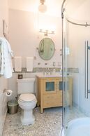 16 Elm Heritage Hotel